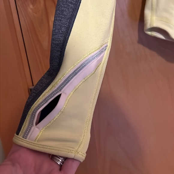 Lululemon Half-Zip Jacket Reflective Running Yoga Gray Yellow Sz S - Picture 2 of 7